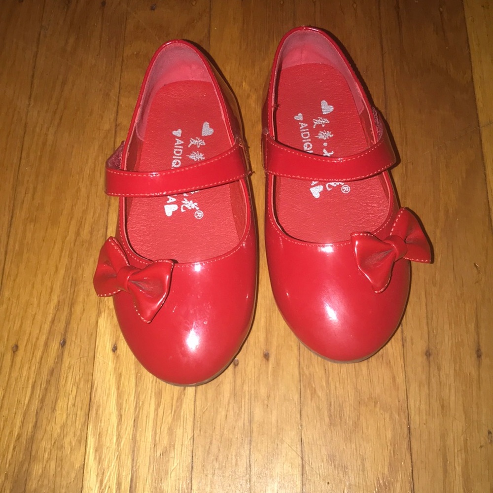 Size 9 toddler red dress shoe!